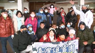 太平山「近0度」降冰霰　千人上山追雪