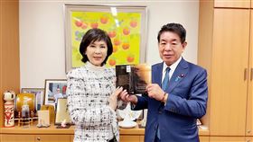 「最美麗主持人」白嘉莉（圖左）赴日拜訪下村博文（圖右）。（圖／翻攝白嘉莉臉書）