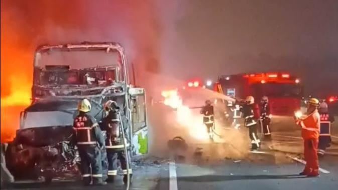 司機捨命救21乘客　王惠美擁獨生女入懷