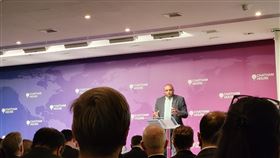 英影子外相：工黨若執政  將全盤檢視英中關係隸屬在野工黨的英國影子外交大臣拉米24日在倫敦智庫「皇家國際事務研究所」（Chatham House）演講時說，若重奪政權，工黨政府將全盤檢視英國與中國的雙邊關係，並在國家安全和人權事務領域採取堅定立場。中央社記者陳韻聿倫敦攝  111年12月25日