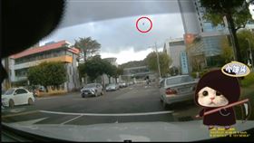 行人,馬路,台北,南港車站,車禍（圖／翻攝畫面）