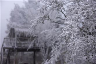 台中雪國派出所絕美　如置身銀白秘境