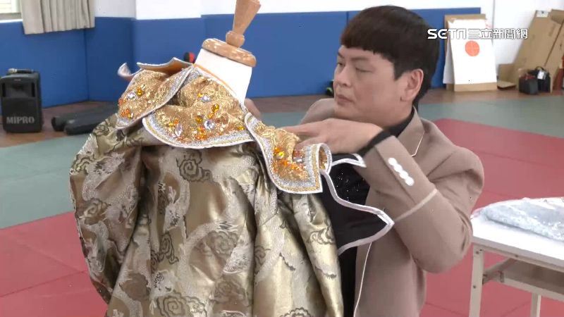 巧手波麗士王子建　天王天后御用服裝師