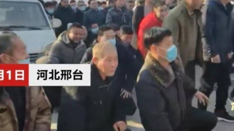 河北6代同姓村民祭祖　最小輩狂磕24個頭