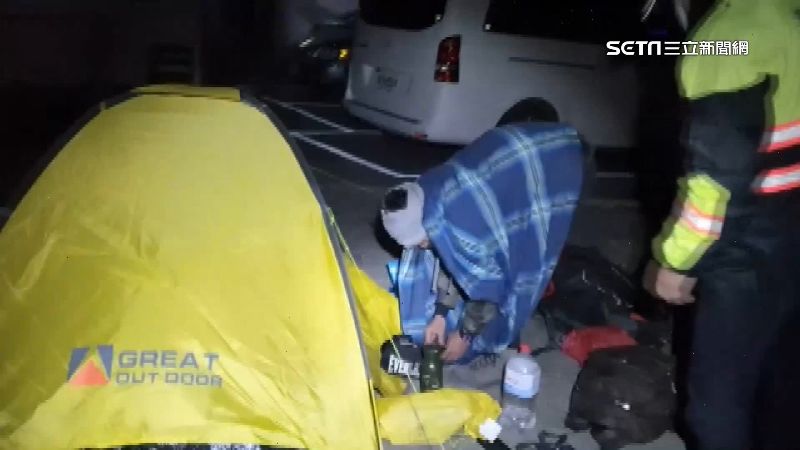 登奇萊北峰　外籍夫妻忍2℃低溫睡帳篷