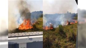 ▲雲林縣虎尾鎮昨日於糖廠鐵橋下方的草叢，驚傳遙控飛機墜毀並發生火災，火勢延燒快速，嚇壞目擊民眾，消防也已緊急前往灌救。（圖／翻攝畫面）