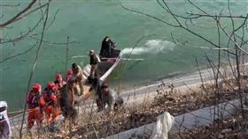 男提早下班過年！路邊見溺水童「秒脫衣跳河救人」　2天後遺體被尋獲
