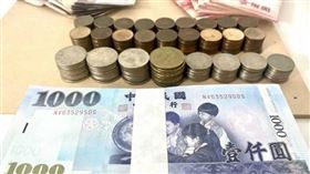 ▲一名女網友固定給家裡5000元孝親費，但媽媽卻漲價3000元。（示意圖／翻攝自photoAC）