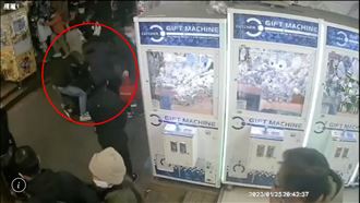 士林夜市大亂鬥！買蟹肉棒擋到辣炒年糕