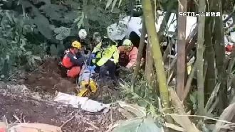 一家5口遊東眼山　翻車墜「10公尺」山谷