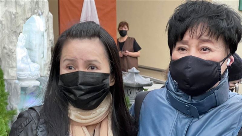 連明月病逝舉辦告別式　林美照淚崩站不穩