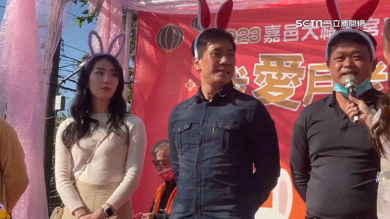 移動高空機拋繡球　月老廟幫單身男女牽線