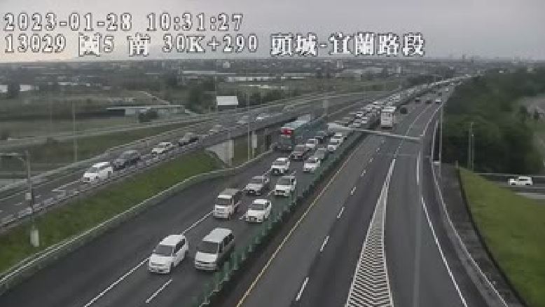 初七國道湧短程出遊車潮　國5估連塞9小時