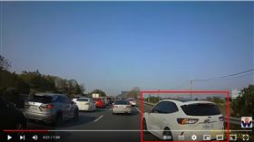 就你懂開車！爽開路肩「見警車急切回」以為沒事　悽慘下場曝網喊療癒（圖／翻攝自WoWtchout - 地圖型行車影像分享平台）
