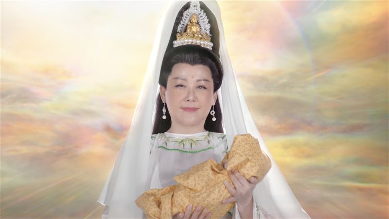 藍心湄驚扮「送子觀音」　安心亞即將臨盆