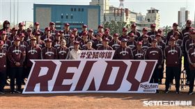 樂天桃猿公布年度新口號「#全猿準備READY」。（圖／記者蔡厚瑄攝影）