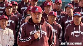 陳鴻文首披樂天桃猿球衣。（圖／記者蔡厚瑄攝影）