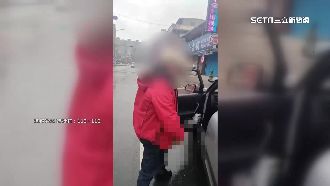 大年初二男街頭亮斧頭！騎士遭砸傷