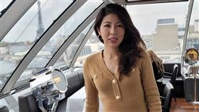 李怡貞律師連日在臉書粉專分享逛精品店、在巴黎迪士尼玩樂、在高檔餐廳吃飯的美照。（圖／翻攝自李怡貞臉書）