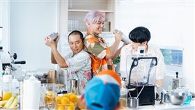 顏佑庭實習回歸《營業中》。（圖／好看娛樂提供）