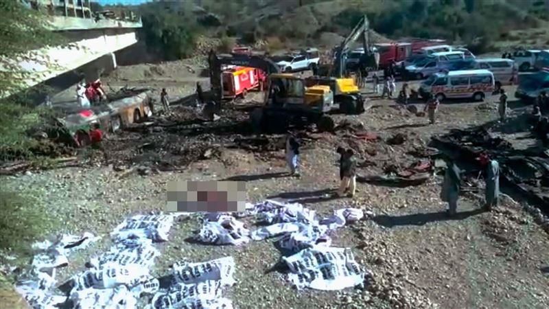 巴基斯坦48人公車墜谷　遺體燒損難辨識