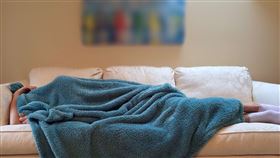 睡覺,棉被,休息,沙發,作夢,夢遊,示意圖/pixabay