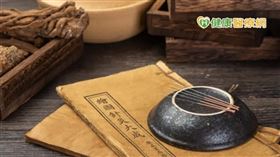 乾眼症在中西醫上仍是束手無策的問題，目前僅能控制病症，避免惡化，直到針灸療法的出現，才突破過去中西醫治療方式，達到最佳療效，也成為乾眼症患者的新選擇。