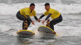 天公「下海衝浪」慶生　祈求信眾平安豐收