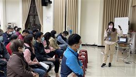 新北住都中心創新開辦線上都更法令說明會、提供15人連署的專屬說明會，另也配合里長辦理里民說明會。(圖/新北住都中心提供)