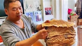 肉靈芝　黑太歲　價值　工地　中國　（圖／翻攝自微博）