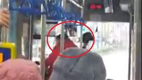 公車司機,口罩,新北,三重,帽子,衝突（圖／翻攝畫面）