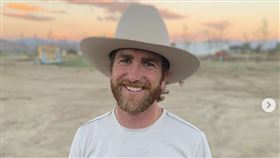 凱爾·斯梅恩（Kyle Smaine）https://www.instagram.com/p/CoBp249LG4m/?utm_source=ig_embed&utm_campaign=loading