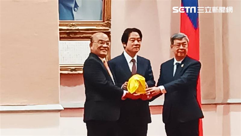 新舊閣揆完成交接　陳建仁走馬上任
