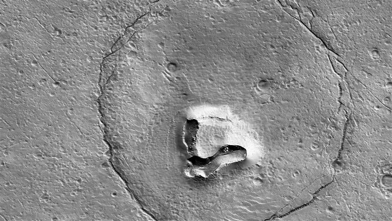 NASA拍到「火星上有熊」　神秘照片曝光