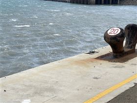 海巡署，4000噸，嘉義艦，強風襲擊失控撞碼頭，台中港(圖／台中港務公司提供)