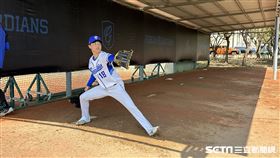 富邦悍將投手郭俊麟牛棚練習。（圖／記者蔡厚瑄攝影）