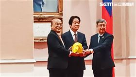 新舊內閣交接。（圖／記者盧素梅攝影)