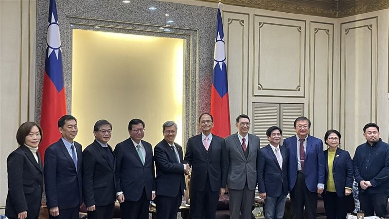 王鴻薇控論文抄襲　陳建仁怒駁：是好論文