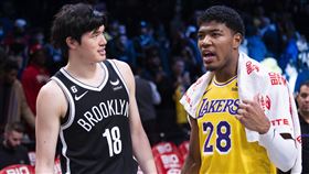 ▲八村壘迎來湖人生涯首先發，和渡邊雄太上演「日本對決」，報上一次對戰遭技壓之仇。（圖／美聯社／達志影像）