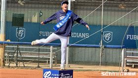 富邦悍將探花黃保羅逗趣菜鳥宣言笑翻眾人。（圖／記者蔡厚瑄攝影）