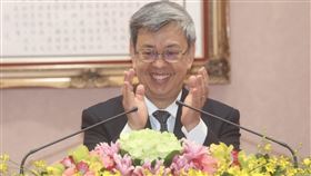 陳建仁出席行政院聯合交接典禮行政院31日舉行聯合交接典禮，新任行政院長陳建仁（圖）致詞表示，他要特別感謝卸任行政院長蘇貞昌這4年多來穩定政局、勇敢施政、領導防疫，留下來的典範將刻劃在台灣每個角落，也是未來內閣運作的重要基礎。中央社記者吳家昇攝  112年1月31日