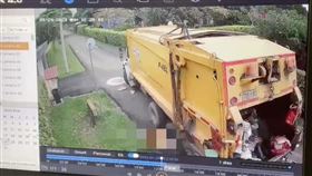 哥倫比亞,垃圾車,視線死角,清潔工,同事https://twitter.com/canalguacari/status/1619000775832920066