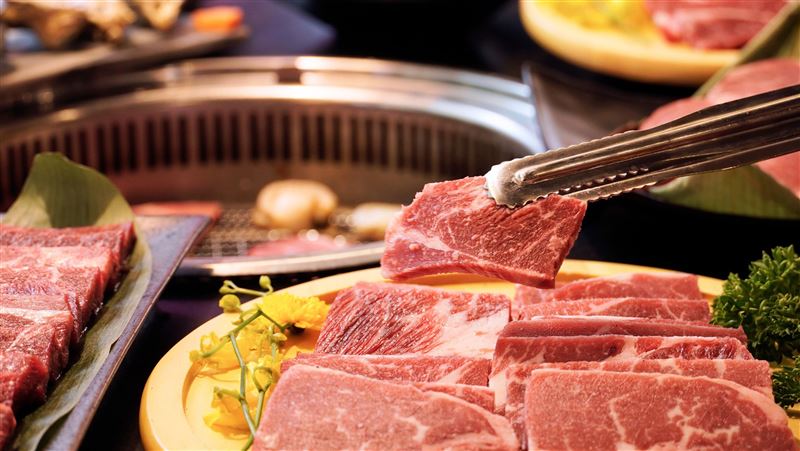 快看身分證！「中2碼」和牛、鮑魚吃到飽