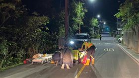 汐止男酒駕逆向行駛  6旬婦遭撞送醫不治（1）新北市汐止區30日晚間發生酒駕撞死人事故，55歲賴姓男子不僅酒駕還逆向行駛，撞上要過馬路的69歲蘇姓婦人，蘇婦當場無呼吸心跳，送醫急救仍宣告不治。（翻攝照片）中央社記者高華謙傳真  112年1月31日