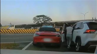 追撞後車門「卡蕊」保時捷！女駕駛下場曝