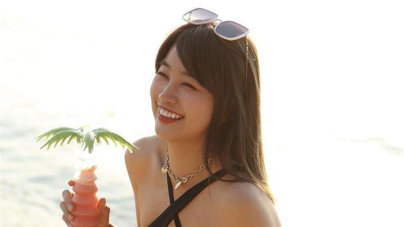 《全明星》女神泳裝開洞　洩魔鬼身材辣爆