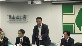 民進黨祕書長許立明介紹黨部主管(圖/記者高逸帆攝影)