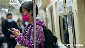 捷運/口罩/疫情(記者陳弋攝影)