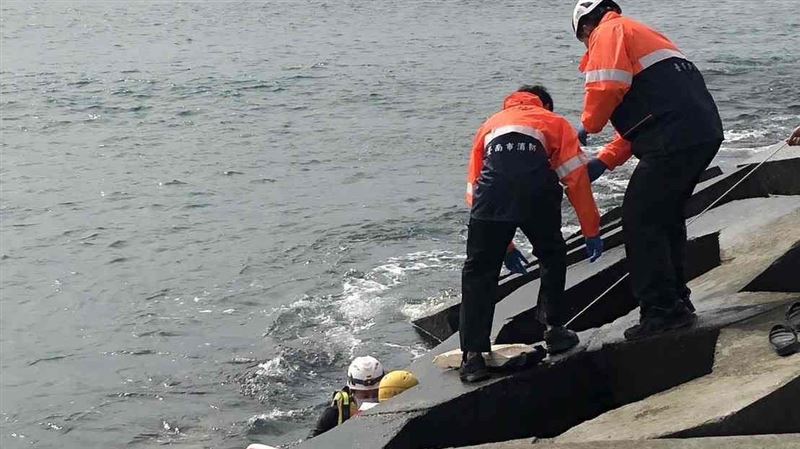 新／台南黃金海岸傳落海！白衣女掙扎呼救