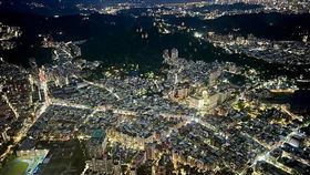 勿用！！！！隨意鳥地方101觀景餐廳夜景。（圖／部落格「蛋寶趴趴go」提供）